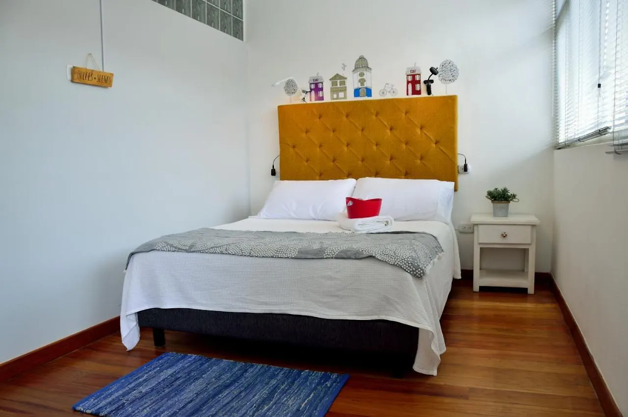 Mad Nomad Hostel contacts